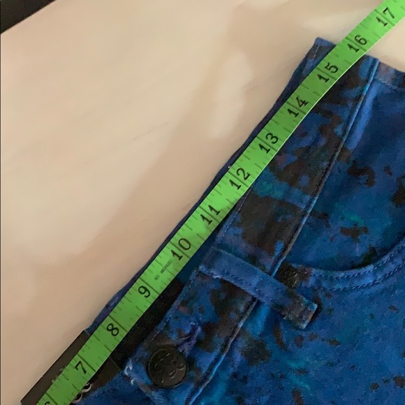 NWT Rock & Republic BLUE Jean shorts 8 - Picture 5 of 6